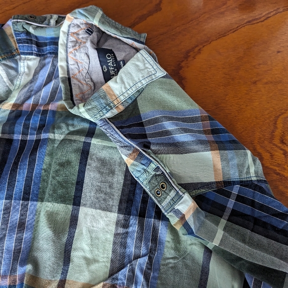 Men's Plaid Button Up Shirt - Picture 10 of 12